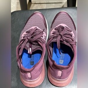 Like new sneakers, size 8